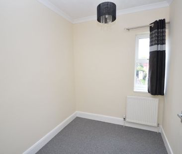 3 bedroom terraced house - Photo 3