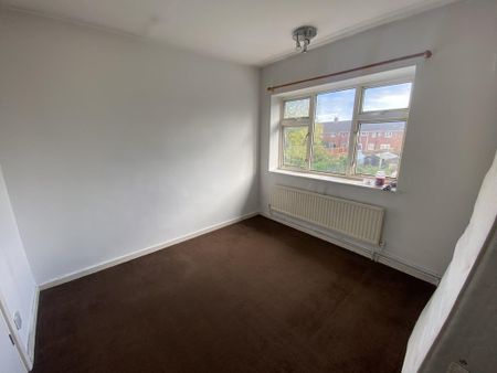 4 bedroom semi-detached house to rent - Photo 3
