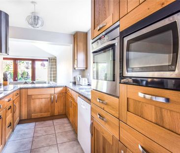 A well presented three bedroom detached family house situated in qu... - Photo 4