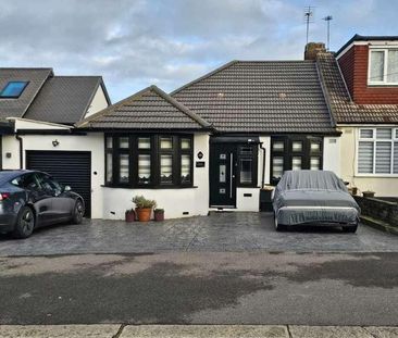 Basildon Avenue, Clayhall, IG5 - Photo 1