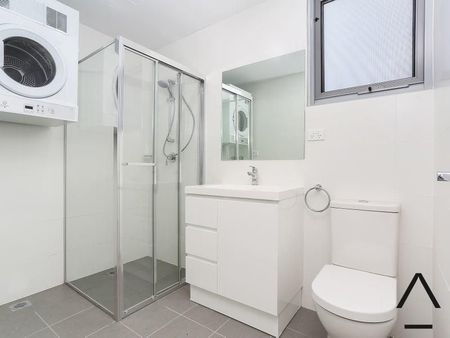 One bedroom apartment with a large flexible floorplan! - Photo 3