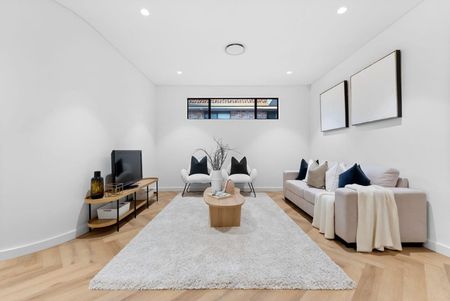 Brand New 5 Bedroom Duplex - Photo 3