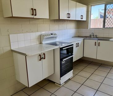 Convenient Duplex + Office - Photo 2