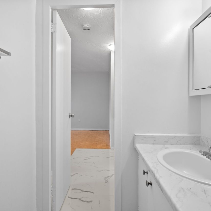 For Lease - 100 Rowena Drive Unit# 914, Toronto, Ontario - Photo 1