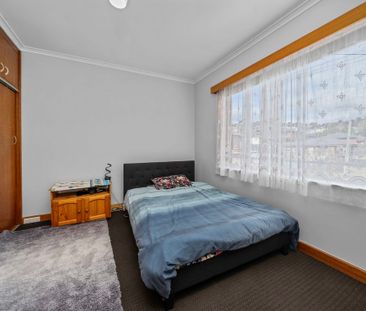 Home in central location! - Photo 1