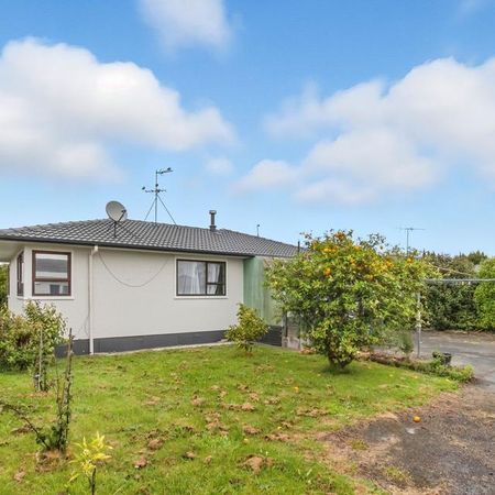 Spacious living! - Photo 5