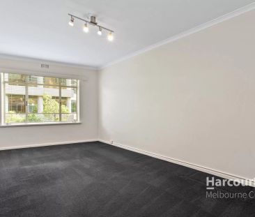 Fawkner Park Perfection: Rare Boulevard Opportunity! - Photo 4