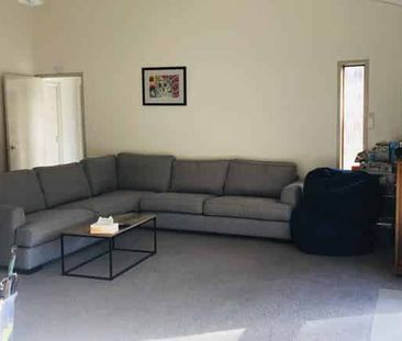 3 Bedroom Family Home in Browns Bay - Photo 2