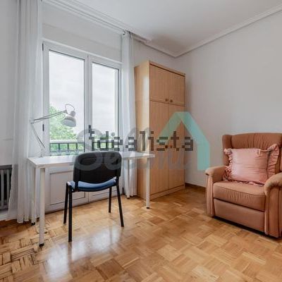 Alquiler de piso en Calle Santa Susana - Photo 1