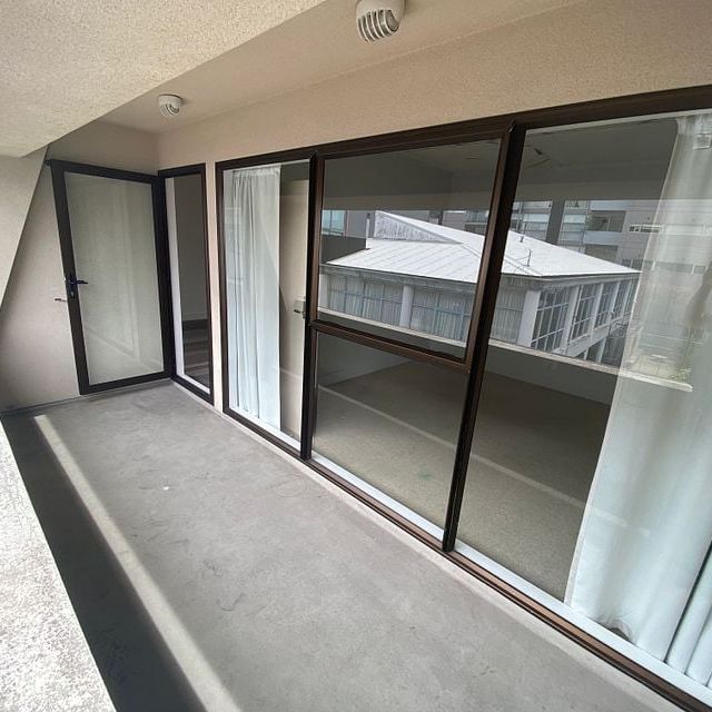 Chic 3BR Te Aro Apt - Central Living! - Photo 1