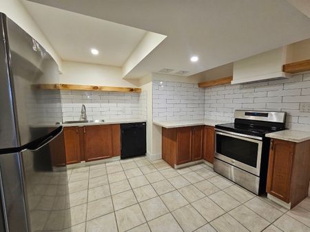 For Lease - 47 LAKE Crescent Unit# Lower, Barrie, Ontario - Photo 2