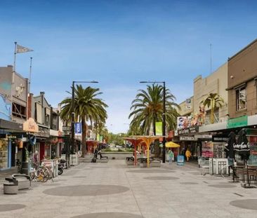 Stylish Apartment in Iconic St Kilda West Location! - Photo 3