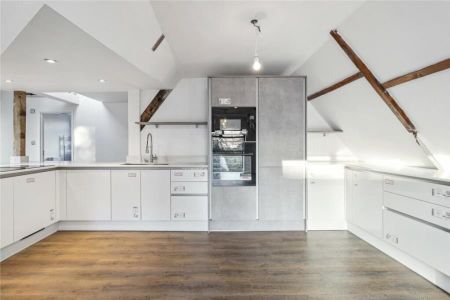 2 bedroom penthouse to rent - Photo 4