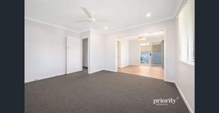 Freshly renovated residence on a private 1,287m2 battle-axe block - Photo 2