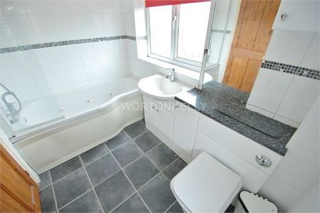 3 bedroom detached house to rent - Photo 4