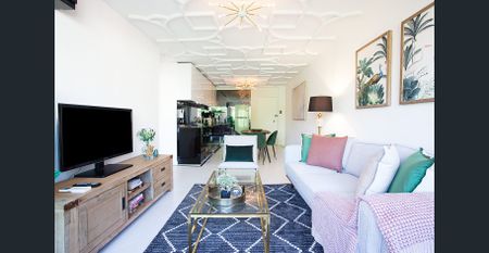 Two-bedroom designer apartment with city skyline views - $1,200/week fully furnished - Photo 3