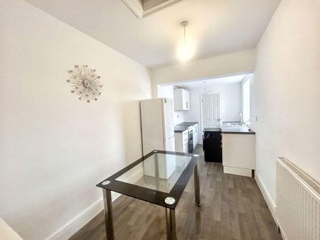 2 bed upper flat to rent in NE24 - Photo 5