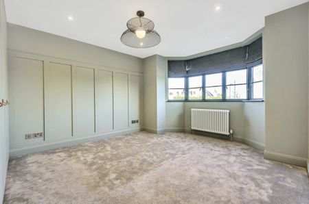 4 bedroom end of terrace house to rent - Photo 2