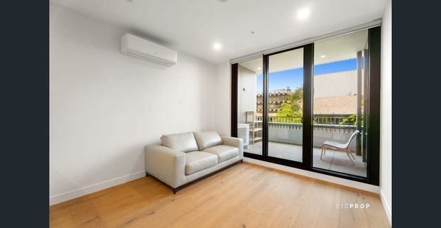 Modern 1-Bedroom Apartment in Burwood East! - Photo 1