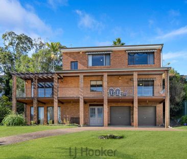 Spacious Family Home with Stunning Lake Views - Photo 2