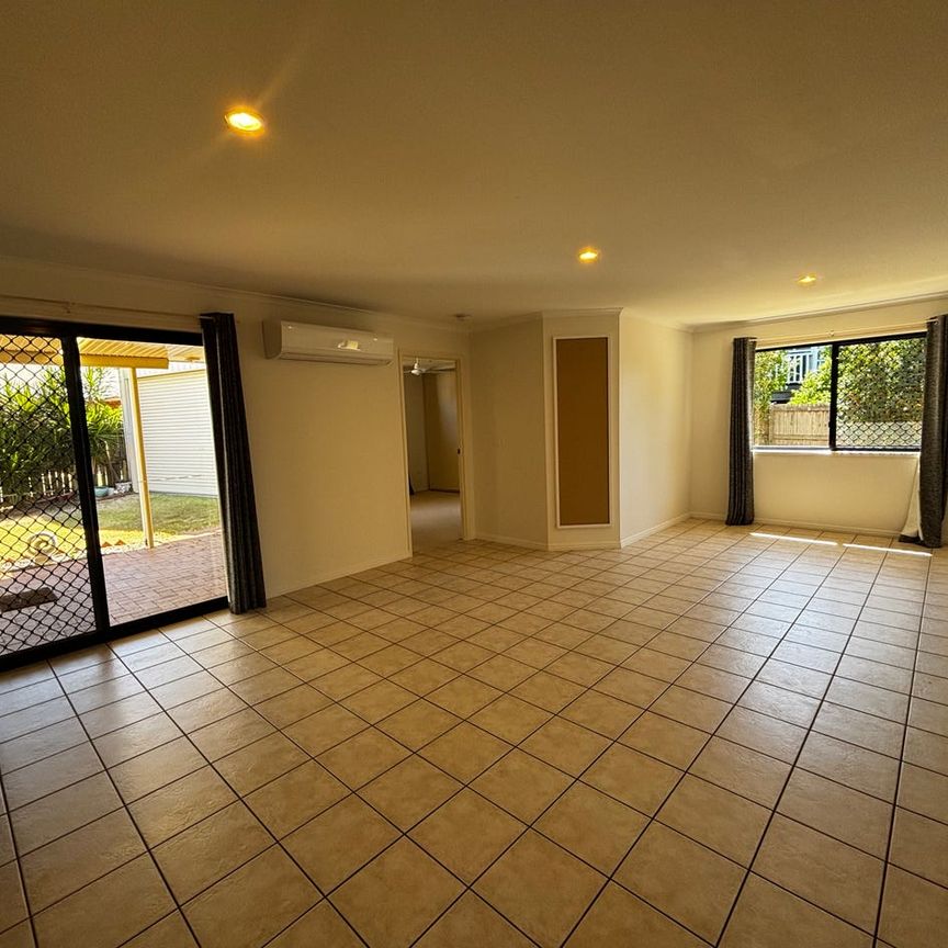 THREE BEDROOM HOME IN BARGARA! - Photo 1