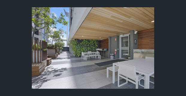 Stylish unfurnished 2-Bedroom Apartment with Resort-Style Amenities in the Heart of Woolloongabba - Photo 1