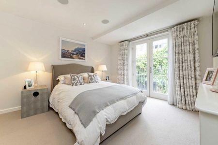 St. Lukes Mews, Notting Hill, W11 - Photo 3