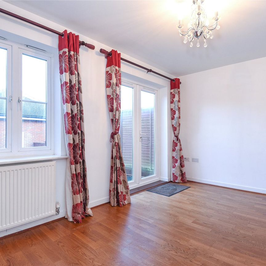 3 bedroom House in Ducketts Mead, Reading - Photo 1