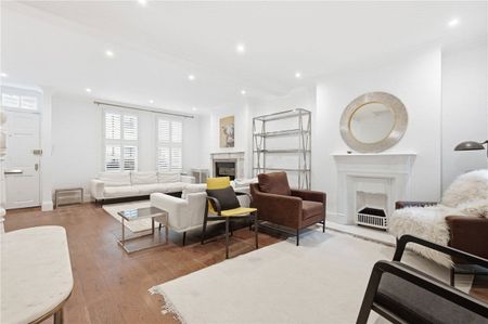 Sharers can apply. Spacious five bedroom home with open plan reception and garden, in close proximity to Fulham Broadway. - Photo 3