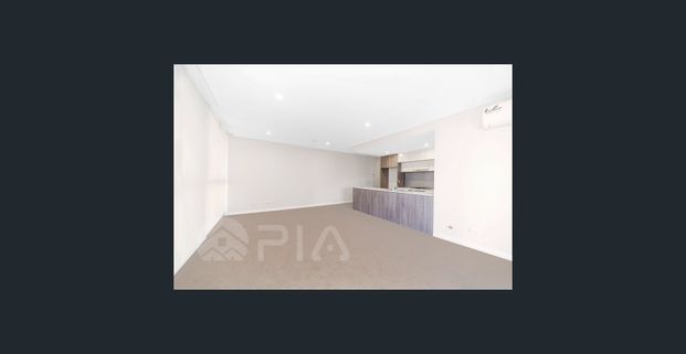 Modern Spacious Apartment, walking distance to the station - Photo 1