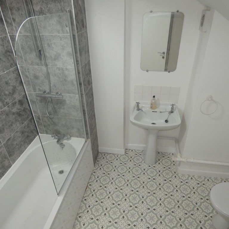 1 bed Apartment - To Let - Photo 1
