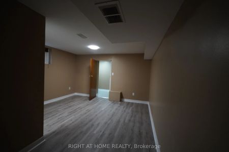 35 Beckett (Baseement) Avenue #Basement - Photo 4