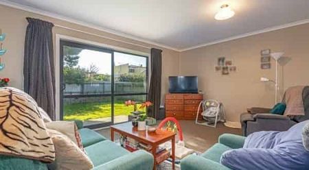 3 bedroom home - double glazed - Photo 2