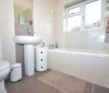 Manor Road, Wendover, HP22 - Photo 1