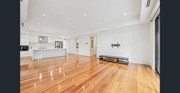 Luxurious Sophistication House at Camberwell - Photo 1