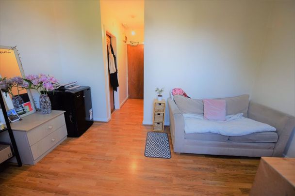 1 bedroom Flat in Kensington Terrace, Leeds - Photo 1