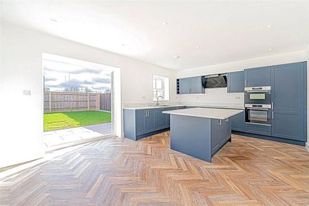 4 bedroom semi-detached house to rent - Photo 4