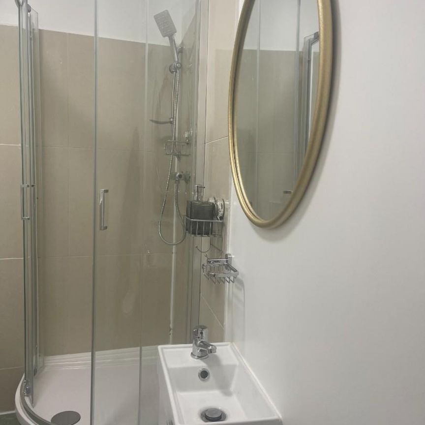 1 bedroom Flat To Let Total Size: 134 SQ FT - Photo 1