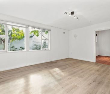 PERFECTLY SITUATED FAMILY HOME - Photo 2