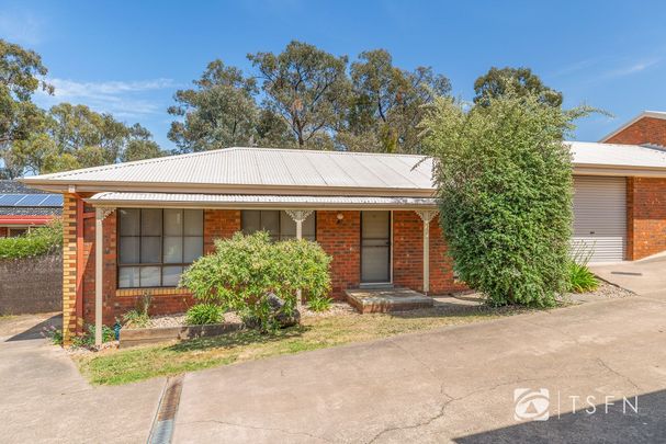 The home is conveniently located, just a short drive to the CBD, shopping, schools and transport! - Photo 1