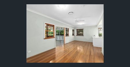 Spacious Family Home in Prestigious Hawthorne Location - Photo 5