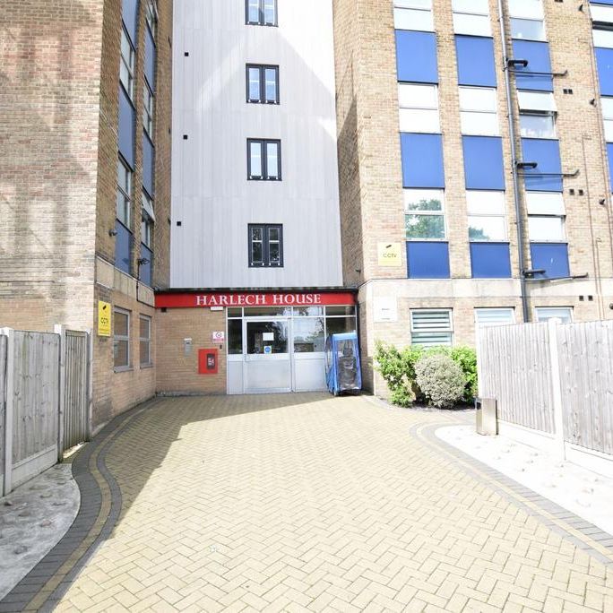 4 bedroom flat to rent - Photo 2