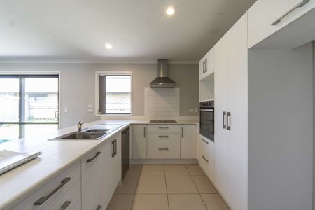 Executive Family Home - Photo 4