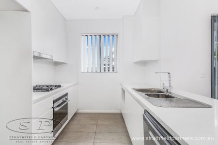 Modern 2 Bedroom Apartment - Photo 4