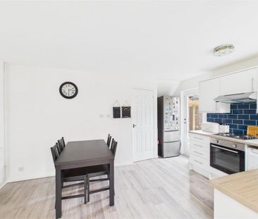 3 bedroom semi-detached house to rent - Photo 6