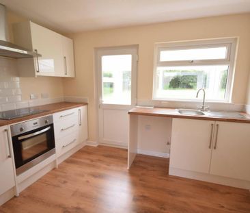 3 bedroom bungalow to rent - Photo 2