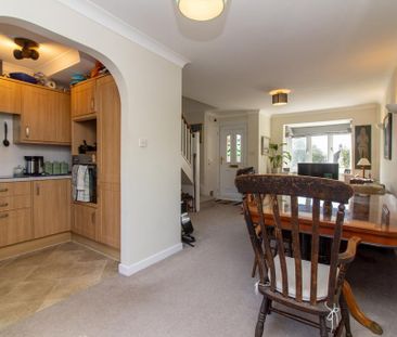 2 bedroom end of terrace house to rent - Photo 2
