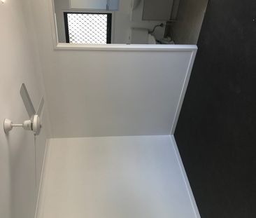 Lovely 3 Bedroom Duplex with Double Garage - Photo 4