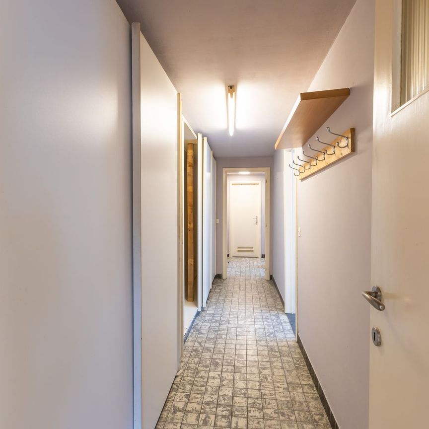 Ruim en lichtrijk appartement met 3 slaapkamers pal aan strand - Photo 1
