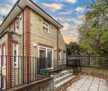 4 bedroom semi-detached house to rent - Photo 1